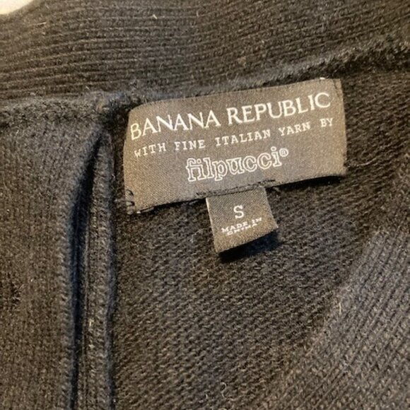 Banana Republic V neck, button back sweater, size small - Picture 4 of 6